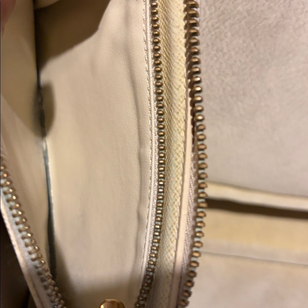 Louis Vuitton Vintage Beige and Gray Checkered Zippy Wallet. - Picture 9 of 10